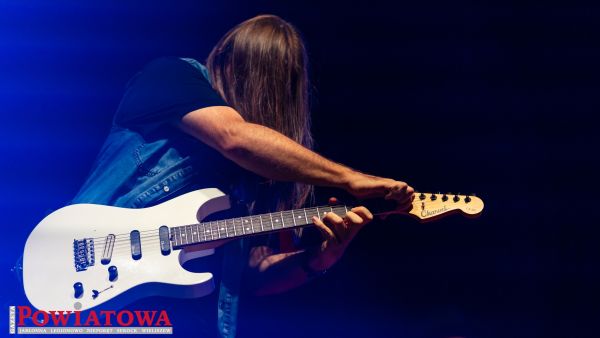 blues24-16.jpg (21 KB)